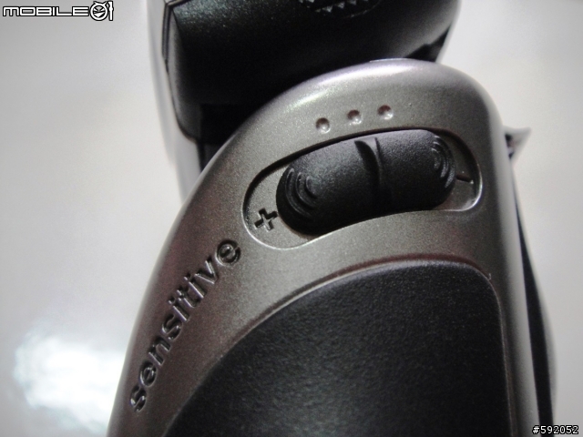 [開箱]百靈電動刮鬍刀590cc-4