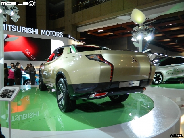 2014 Mitsubishi車展記者會....與伊林名模第一次的親密接觸