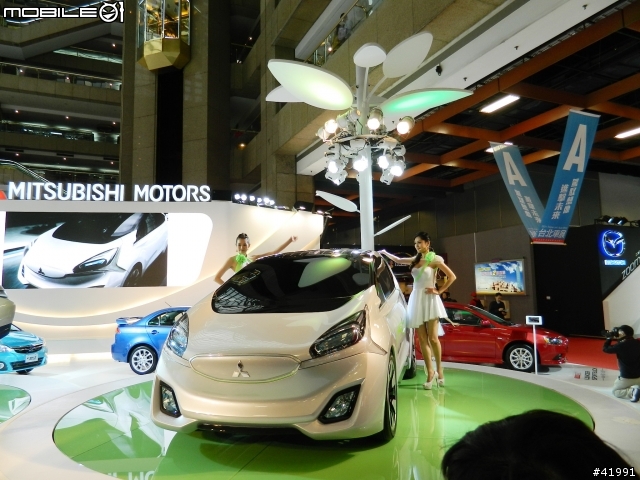 2014 Mitsubishi車展記者會....與伊林名模第一次的親密接觸