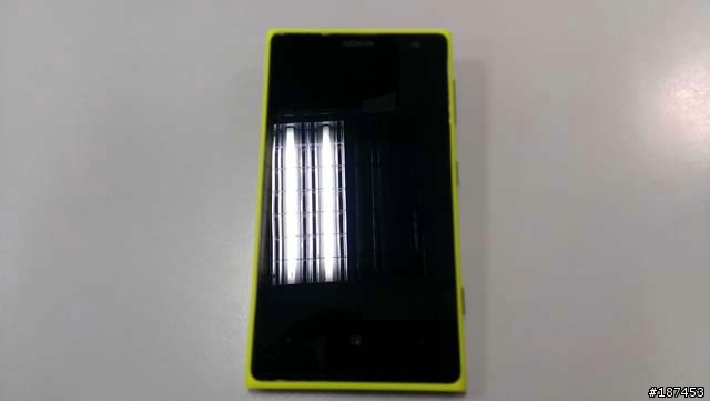 告別hTC蝴蝶機之黃色Lumia 1020開箱照