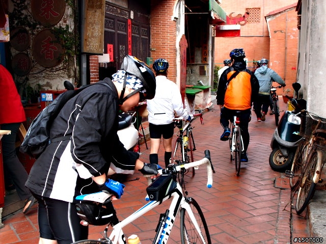 老灰狼 --  鹿港小鎮。