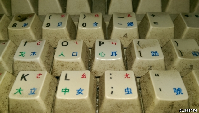 new one閃光燈是否原本就這麼黃？