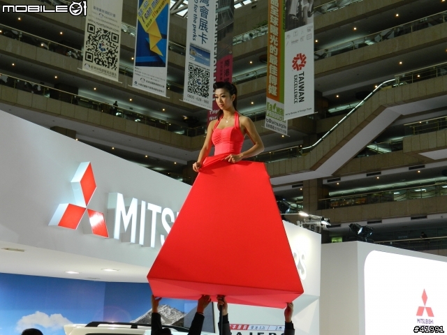 2014 Mitsubishi車展記者會....與伊林名模第一次的親密接觸