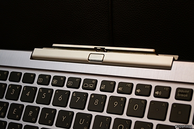 ASUS T300首開~爽度相當高的變形筆電