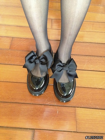 Dr. Martens Mary Jane 蝴蝶結