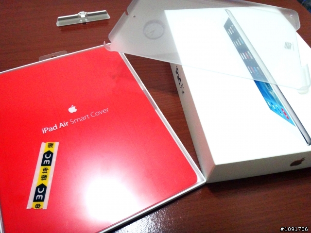 開箱 iPad AIR 透明背殼+smart-cover紅