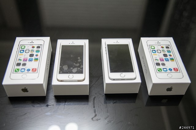 {遲來的開箱} I phone 5S 金&銀+Mr.com 0.28mm日本玻璃保護貼