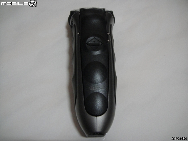 [開箱]百靈電動刮鬍刀590cc-4