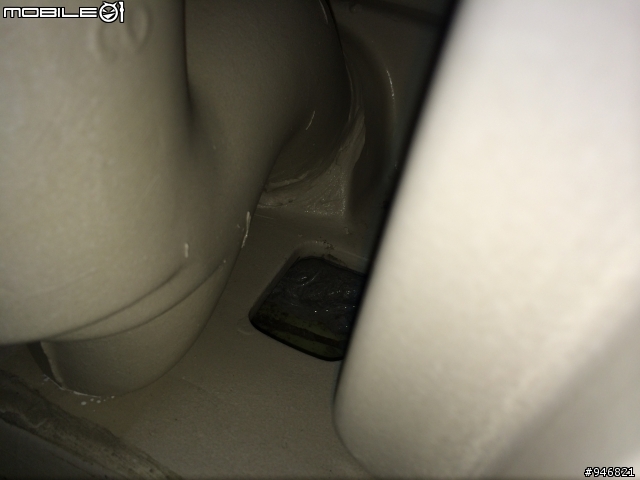 新家安裝完馬桶後發出惡臭,懷疑裡面的小孔沒有用速利康封住,該怎麼辦??