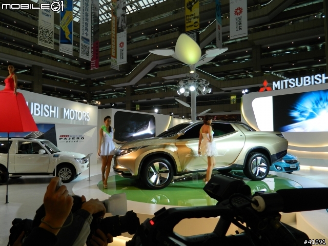 2014 Mitsubishi車展記者會....與伊林名模第一次的親密接觸