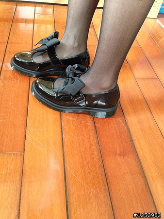 Dr. Martens Mary Jane 蝴蝶結