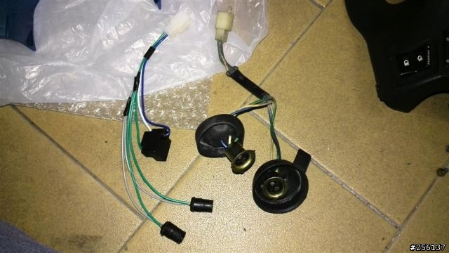 我的豪邁奔馳E1也成功的改上GP大燈囉~手殘全紀錄XD