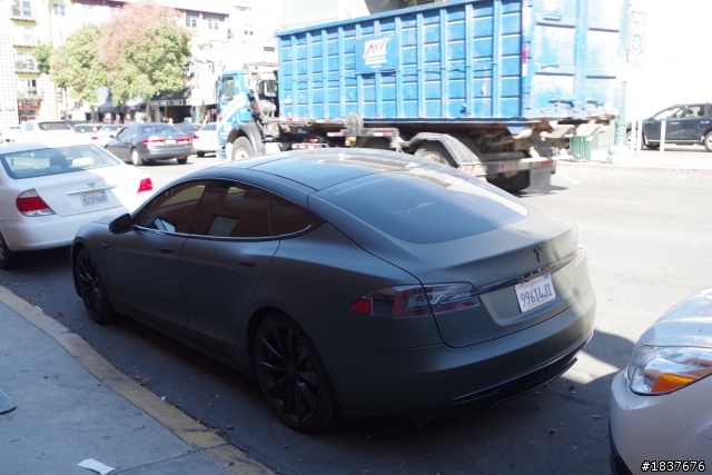 全黑消光Tesla