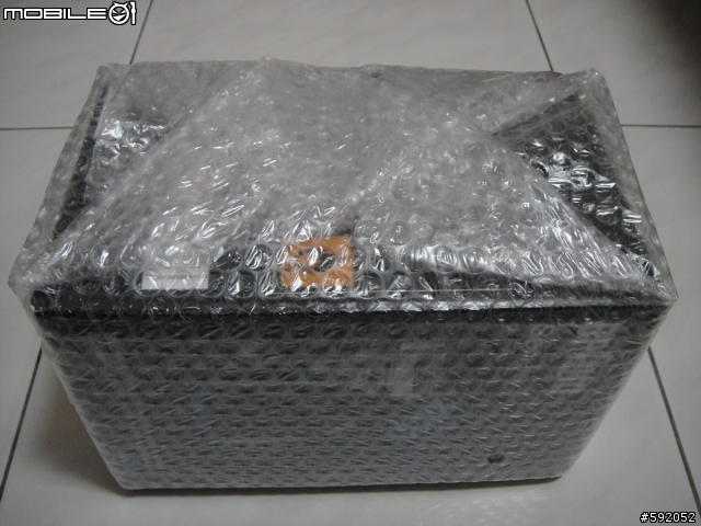 [開箱]百靈電動刮鬍刀590cc-4