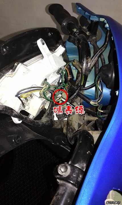 我的豪邁奔馳E1也成功的改上GP大燈囉~手殘全紀錄XD
