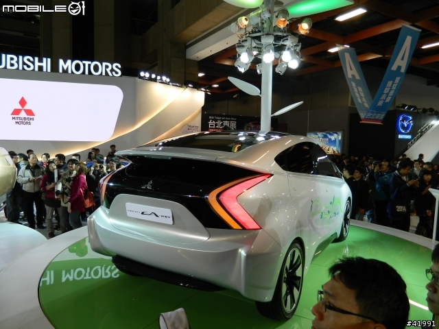 2014 Mitsubishi車展記者會....與伊林名模第一次的親密接觸