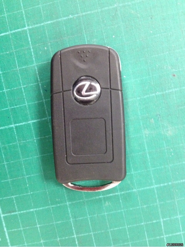 LEXUS  02 ES300鑰匙斷裂,換成折疊式鑰匙.......結果.....遙控器變成:只能關...其他功能都沒反應.......求助.....