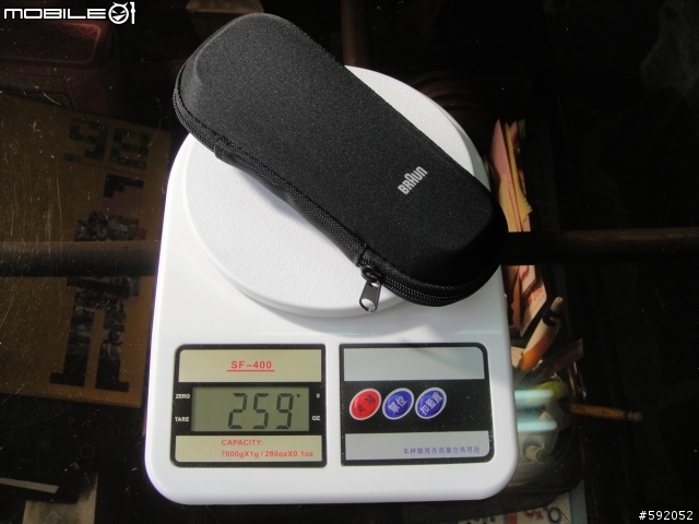 [開箱]百靈電動刮鬍刀590cc-4