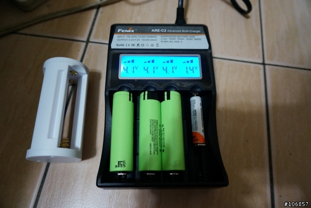 OLIGHT M18 + FENIX ARE-C2 開箱