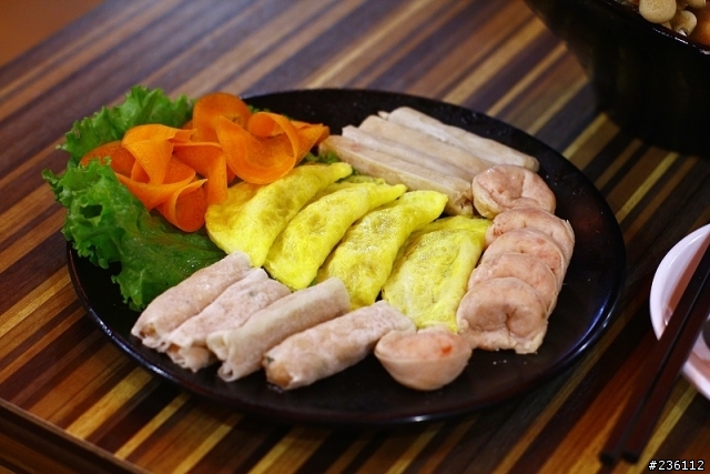 勾勾鍋~多種風味鍋底美味上桌!!