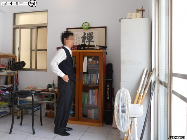 小弟試著用西裝背心配了幾件襯衫,請各位前輩評論,給些意見