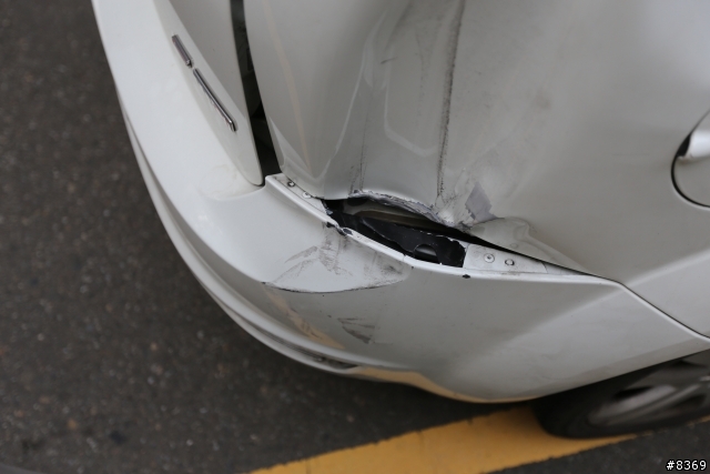 [求救] 請問汽車後葉子板撞到維修是否只能用切割的