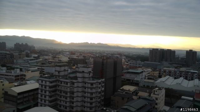 今天早上拍的 雙色雲(?)