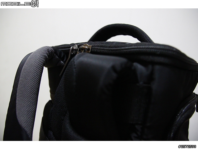 [開箱]Manfrotto Advanced 專業級系列包包中的  Tri Backpack 專業級3合1斜肩後背包 M