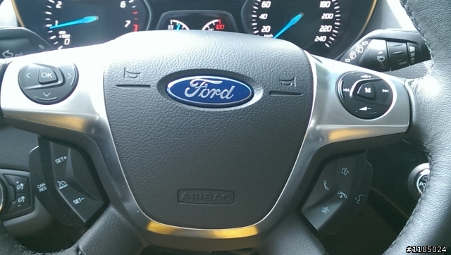 Ford Kuga (是蠻好開的）