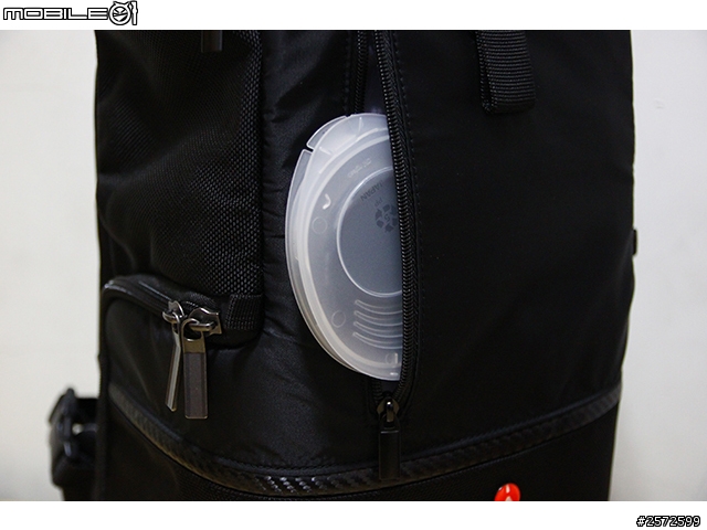[開箱]Manfrotto Advanced 專業級系列包包中的  Tri Backpack 專業級3合1斜肩後背包 M