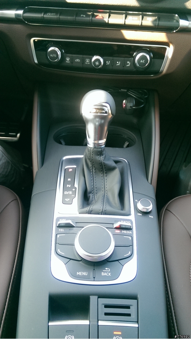 AUDI A3 1.8T雙色內裝入庫
