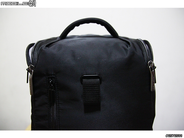 [開箱]Manfrotto Advanced 專業級系列包包中的  Tri Backpack 專業級3合1斜肩後背包 M