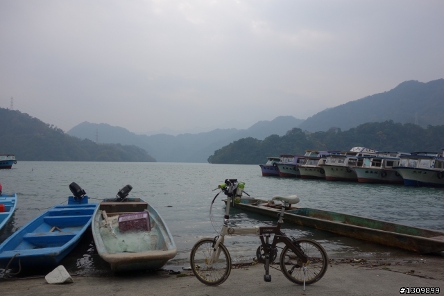 2014年首發團，Masi欣騎天之石門水庫好楓景，