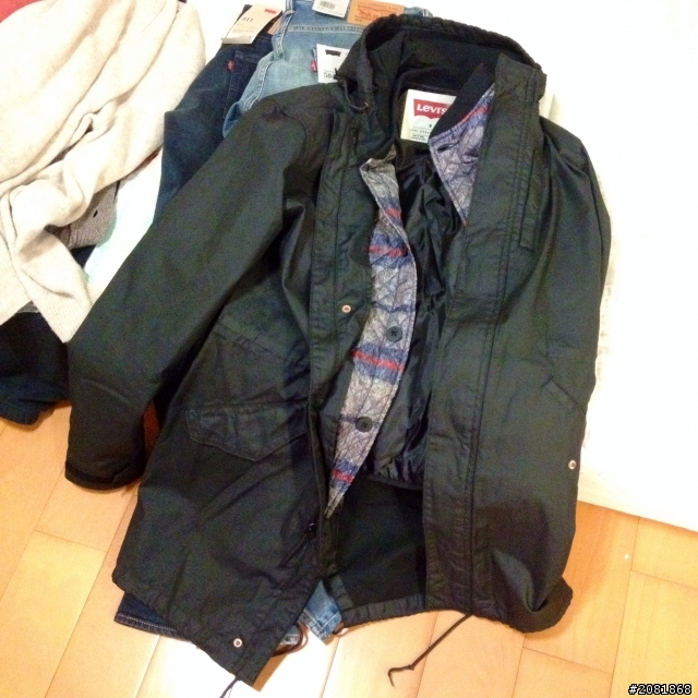 [分享] Levi's 長版防風大衣