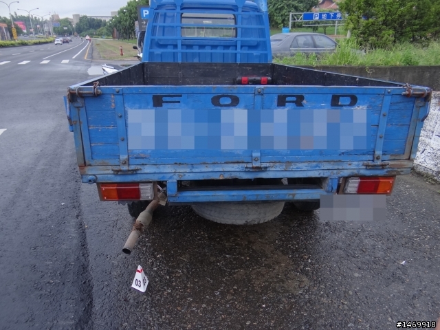 機車撞上自小貨車