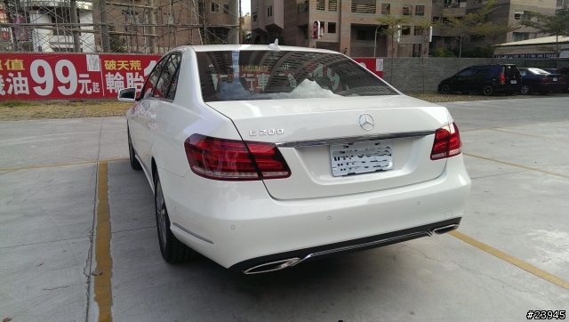 [開箱]E200 Avantgarde+智慧型頭燈+V-KOOL隔熱紙+MIO行車紀錄器安裝
