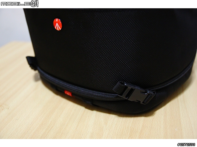 [開箱]Manfrotto Advanced 專業級系列包包中的  Tri Backpack 專業級3合1斜肩後背包 M