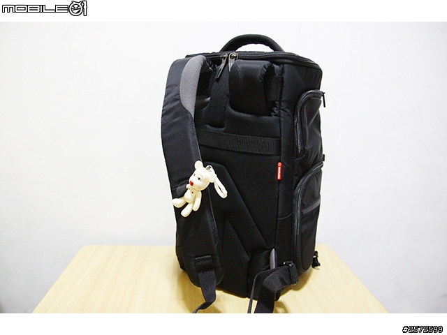 [開箱]Manfrotto Advanced 專業級系列包包中的  Tri Backpack 專業級3合1斜肩後背包 M