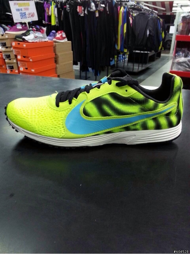 請教一下NIKE鞋款型號