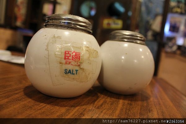 [食記] 新竹東區 鄉田牛排館 大口喝茶吃肉的好地方