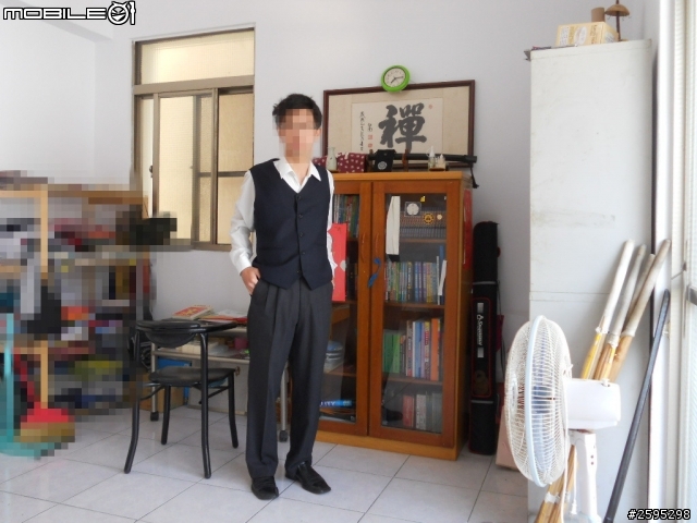 小弟試著用西裝背心配了幾件襯衫,請各位前輩評論,給些意見