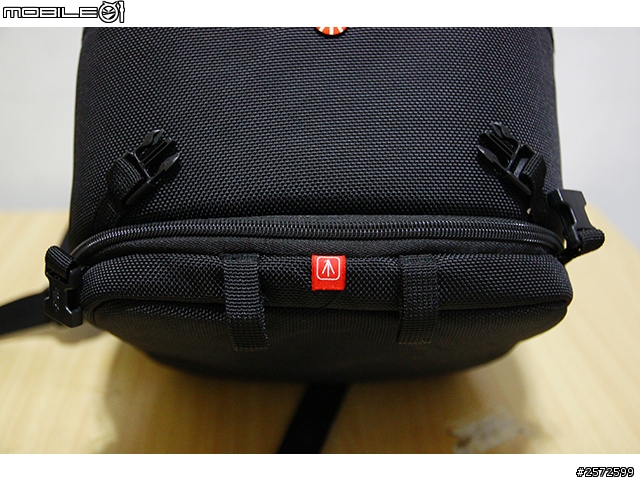 [開箱]Manfrotto Advanced 專業級系列包包中的  Tri Backpack 專業級3合1斜肩後背包 M