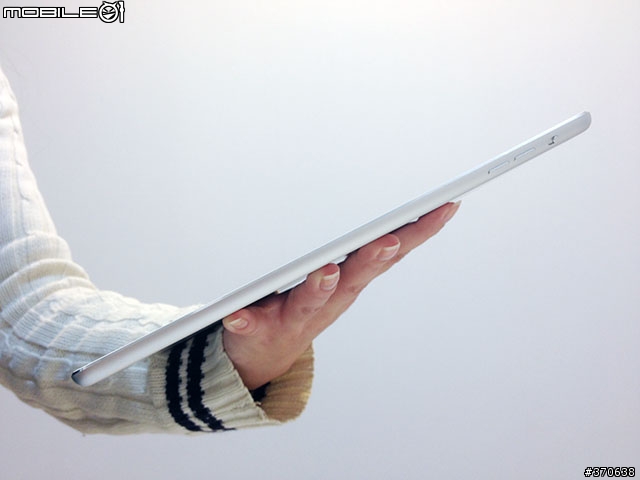iPad Air陽春雙開箱+ozaki apple認證傳輸線