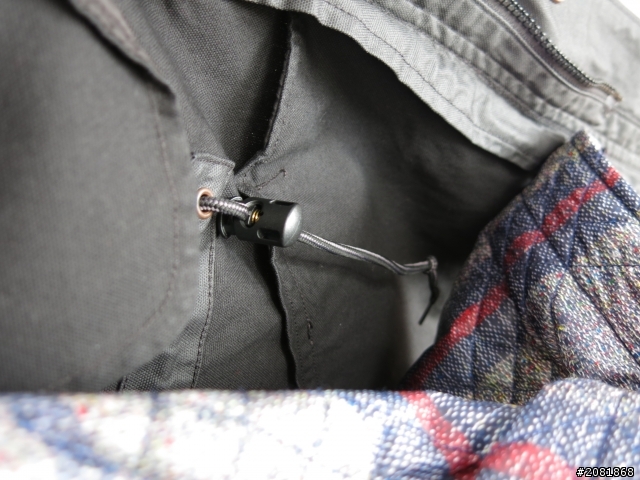 [分享] Levi's 長版防風大衣