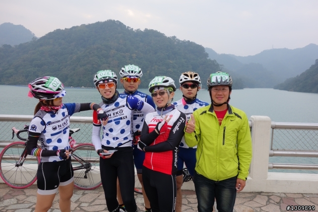 2014年首發團，Masi欣騎天之石門水庫好楓景，