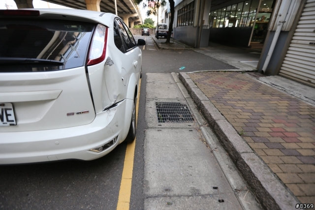 [求救] 請問汽車後葉子板撞到維修是否只能用切割的