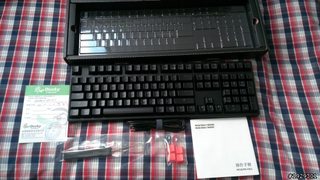 [開箱]第一支機械式鍵盤Ducky DK9008 Shine2 黑軸橘光簡單開箱 (1/8 23:00更新) 已解決