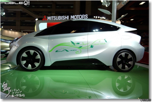 【2014台北車展】Mitsubishi車展特派員現場一直被擠到角落的側面報導