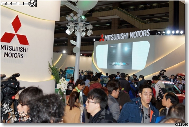 【2014台北車展】Mitsubishi車展特派員現場一直被擠到角落的側面報導