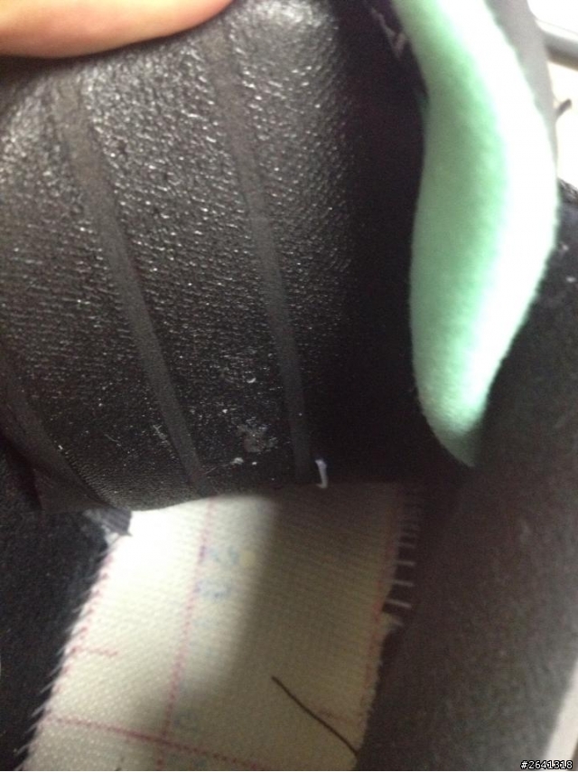 Air Jordan 4 Retro Green Glow 可以幫我辨別真假鞋..拜託了